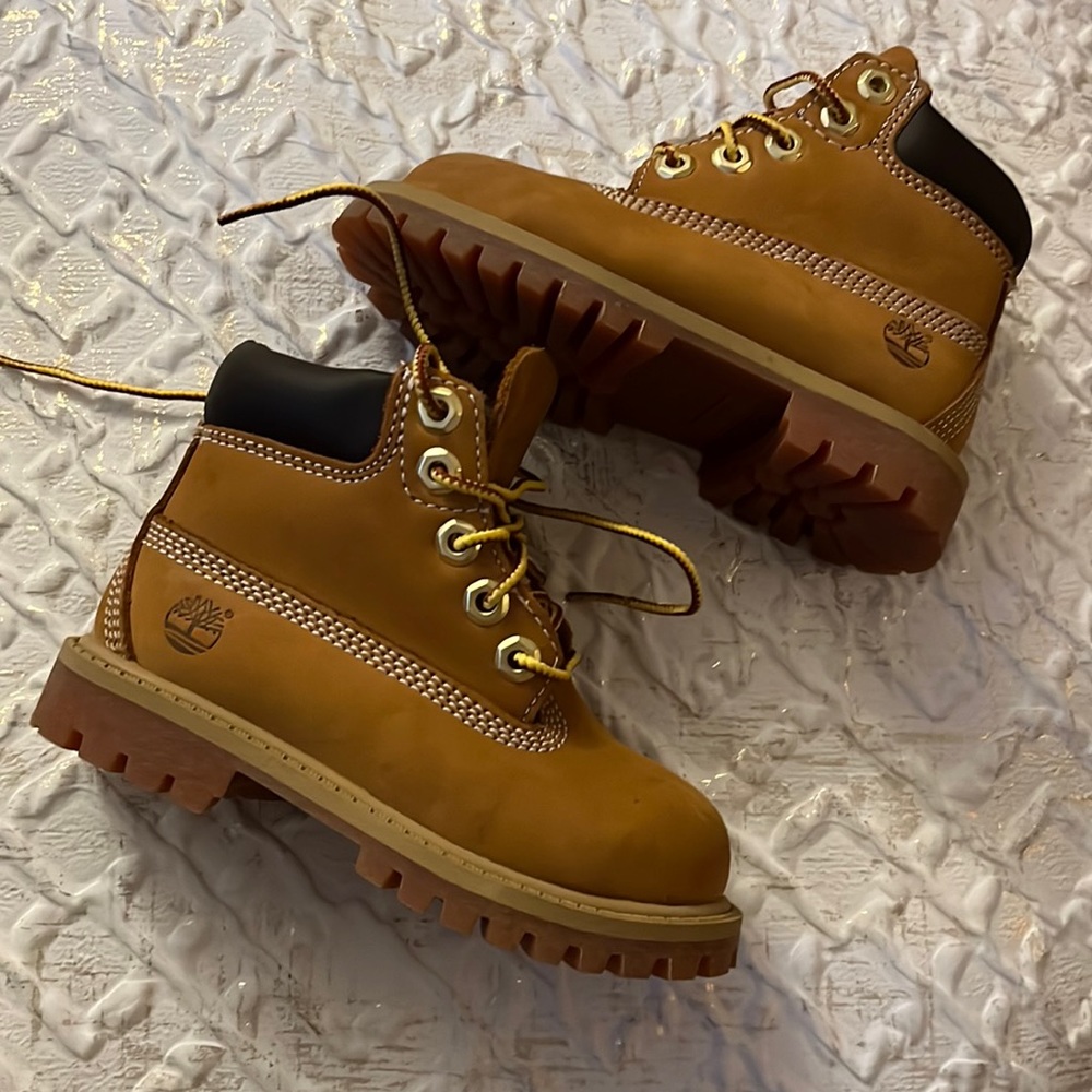 Kids Timberlands size 7.5